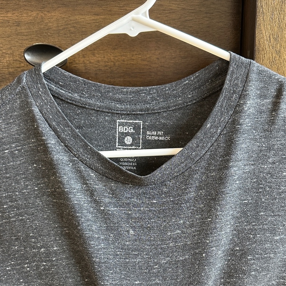 BDG Men's Charcoal Speckled Tee large